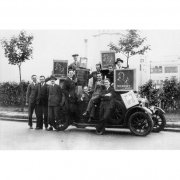 MurphyRadio-moving-from-BroadwaterRd-to-BridgeRd1932-by-car